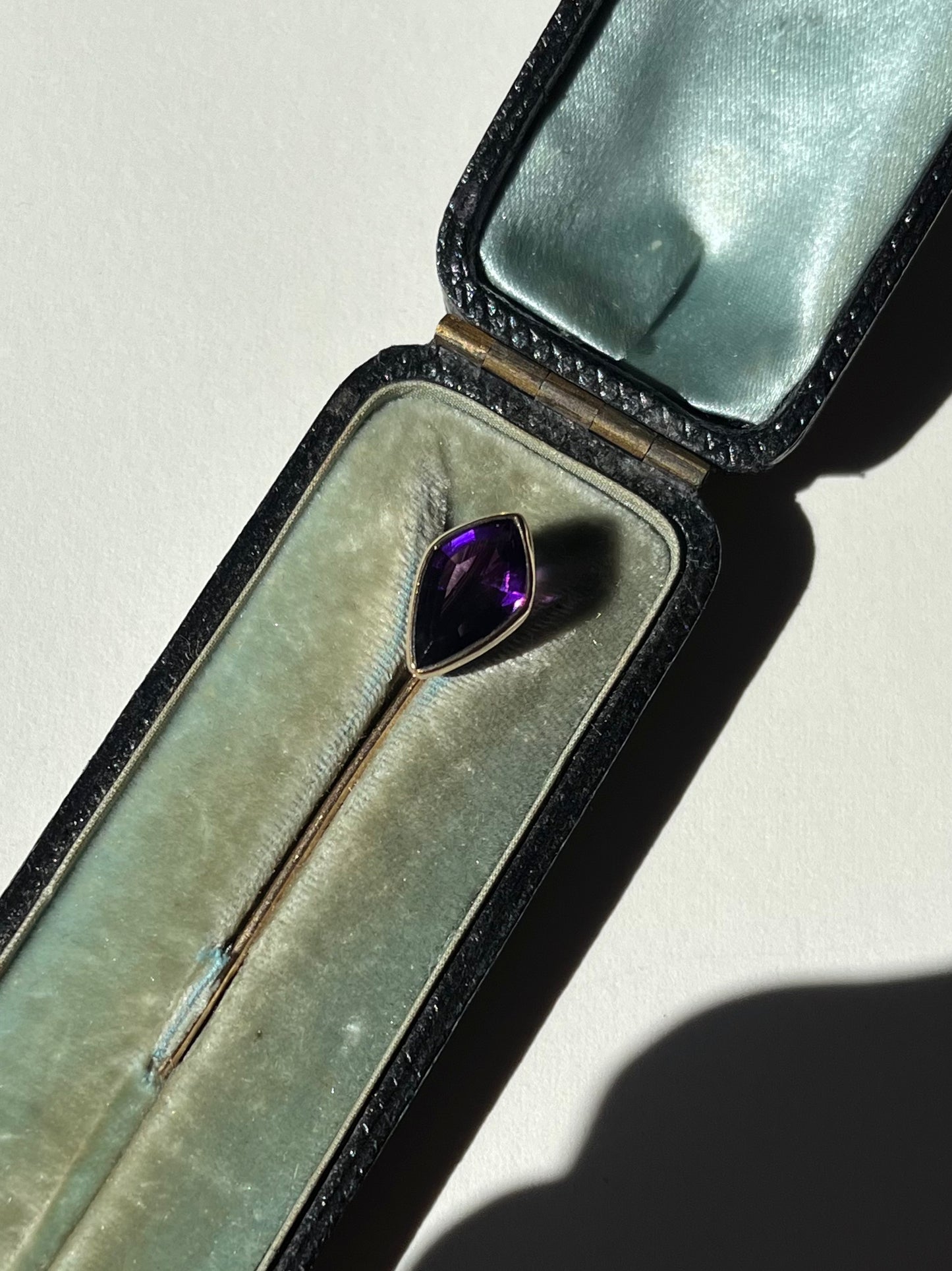 Antique 14K Yellow Gold Stick Pin with Kite-Shaped Amethyst