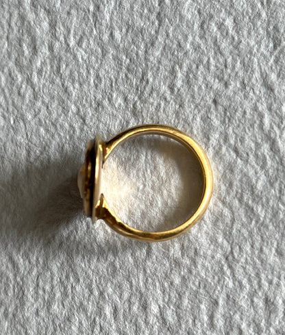 Antique gold cameo pinky ring