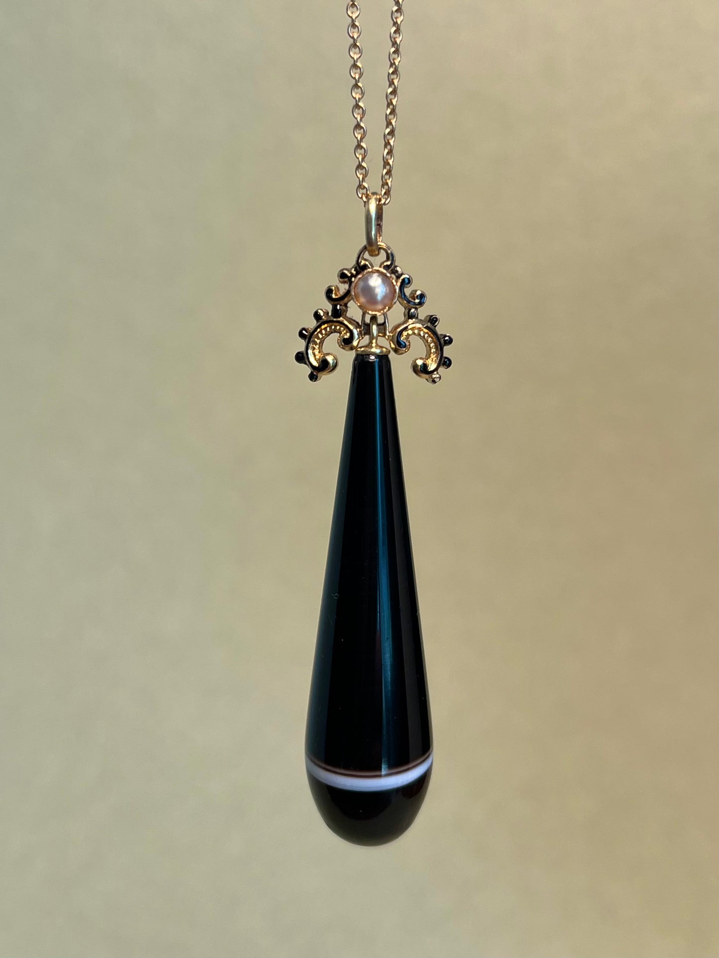 Victorian Banded Agate Natural Pearl and Taille D’épargne Enamel Torpedo Pendant