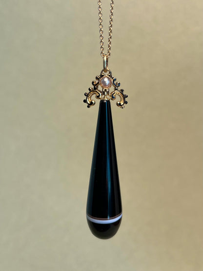 Victorian Banded Agate Natural Pearl and Taille D’épargne Enamel Torpedo Pendant