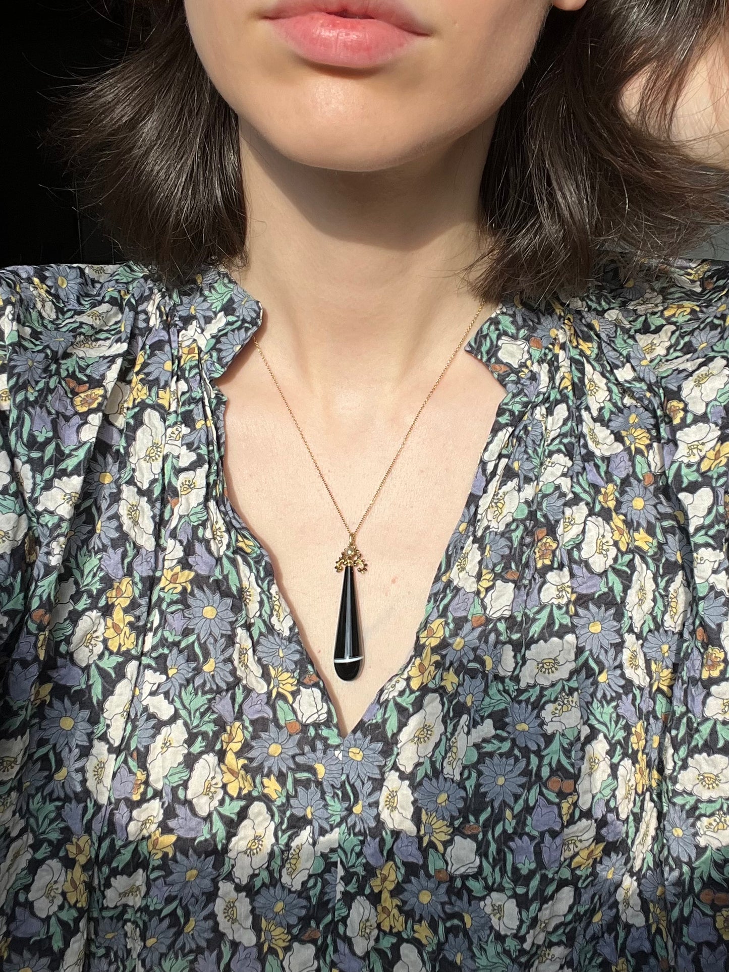 Victorian Banded Agate Natural Pearl and Taille D’épargne Enamel Torpedo Pendant