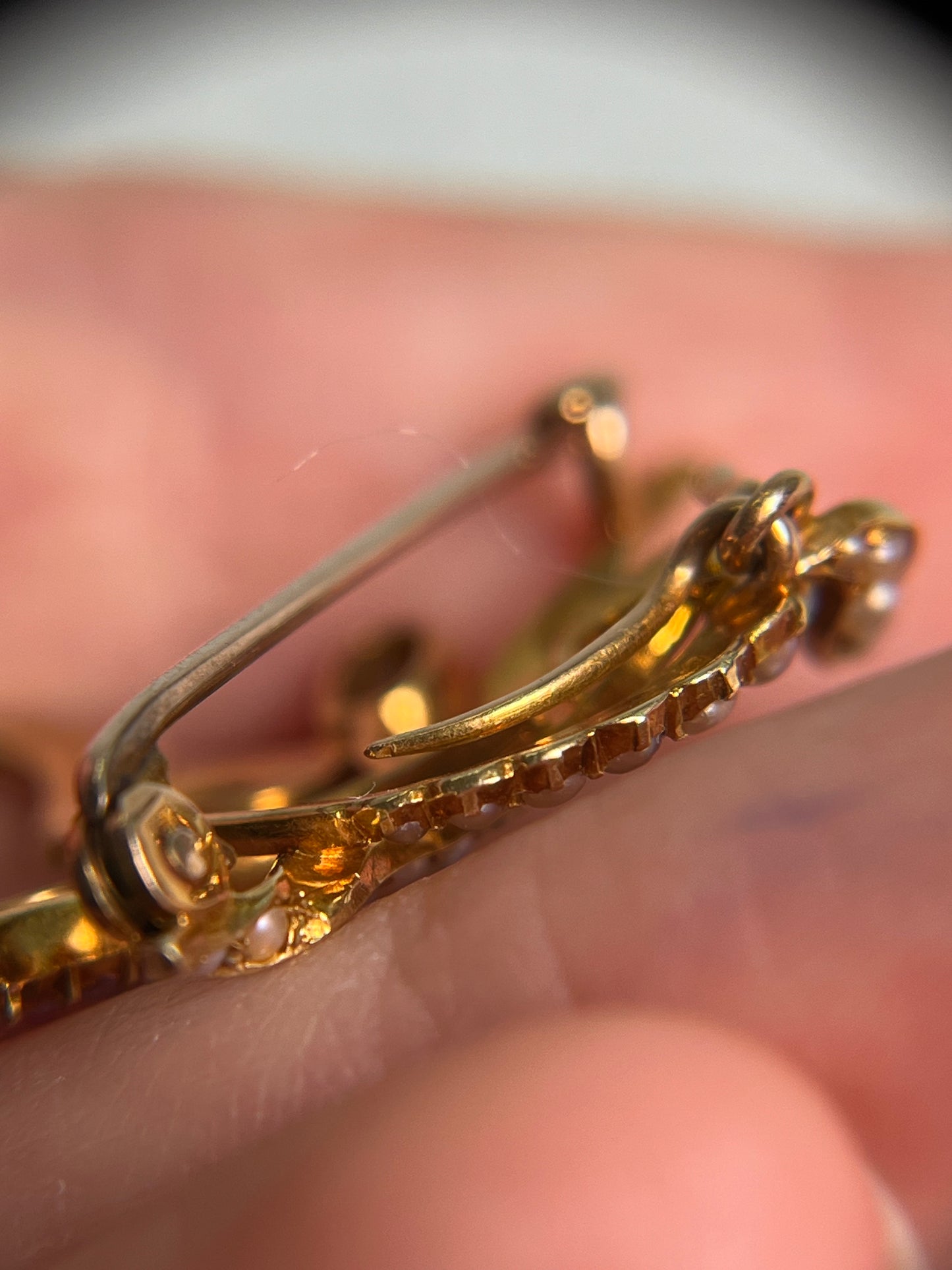 Antique Art Nouveau Lavalier in 15K Gold, with Peridot, Tourmaline, Topaz and Seed Pearls