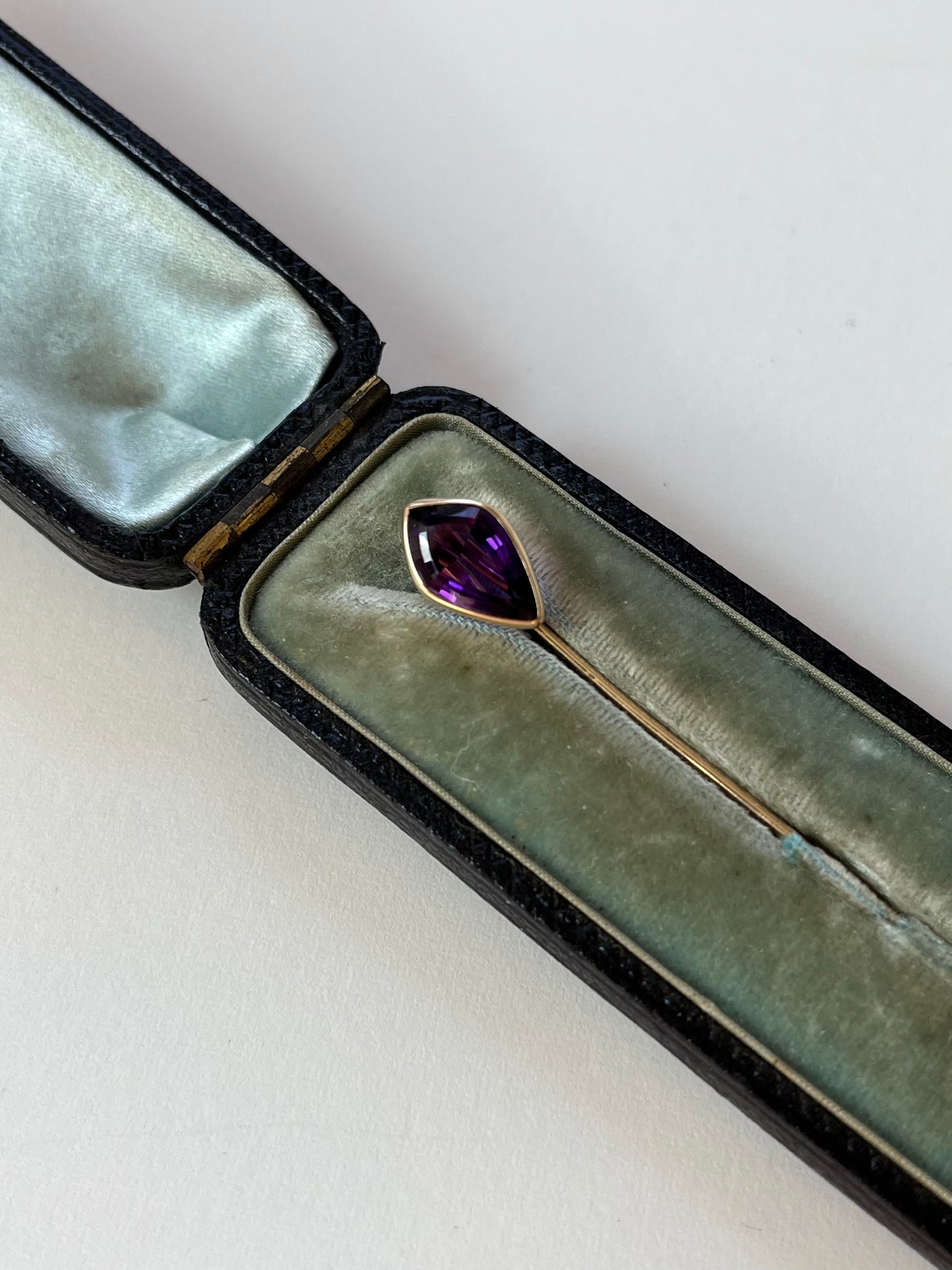 Antique 14K Yellow Gold Stick Pin with Kite-Shaped Amethyst